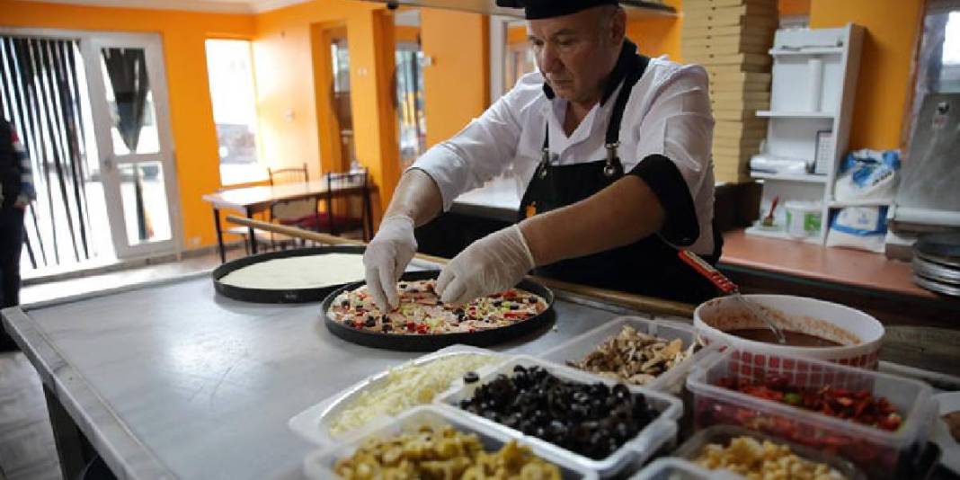 Köyüne pizza kültürünü taşıdı, “olmaz” diyenlere aldırmadı! Şehir dışından bile geliyorlar: Özel lezzete talep bitmiyor 2